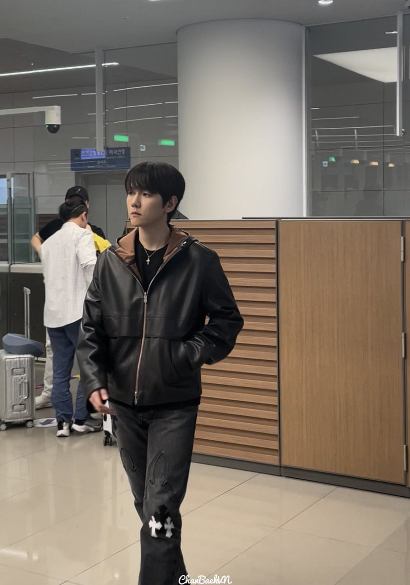 240405 #BAEKHYUN @ Incheon Airport
조심히 갔디와요~
#엑소 #백현