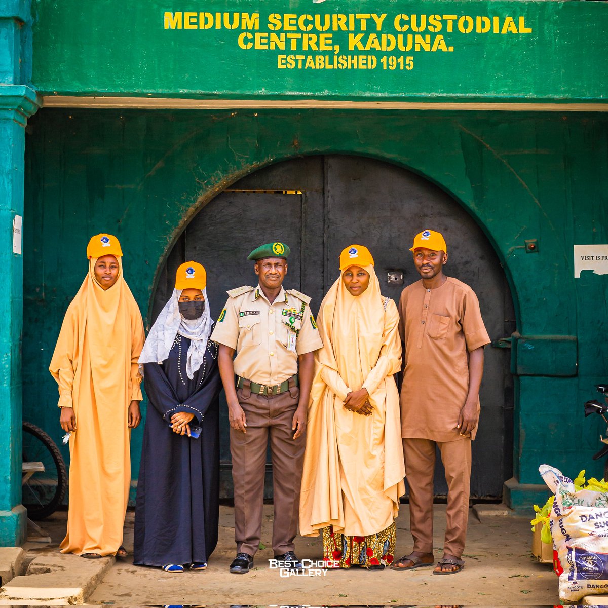 A DAY OF GIVING WITH A KEY TO JANNAH FOUNDATION! Tuesday been the 2nd day of April 2024, your donations helped us bring the spirit of Ramadan to those in need! Here's a glimpse into our busy day: KADUNA STATE CORRECTIONAL CENTRE: We provided Iftar meals and had a heartfelt