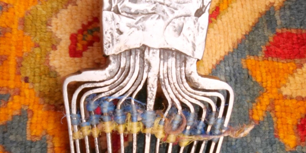 Project Spotlight! 🌟 Today’s feature is Miriem Naji’s #EMKP project that documents the textile production and uses in Souss-Massa, southern #Morocco. Displayed is the 'taska', a beating comb used in the #weaving process to tamp a row down before adding the next.