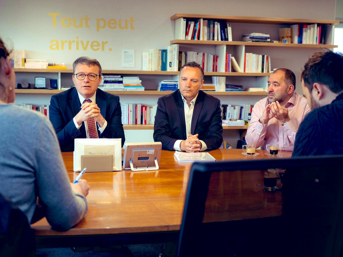 ✊ Les #collectivités locales n’ont pas à combler le déficit de l’Etat, alors même que nos marges de manœuvre sont inexistantes aujourd’hui. Bref, l’Etat doit nous donner les moyens de conduire les politiques pour lesquelles nous avons tout simplement été élus ! (4/4)