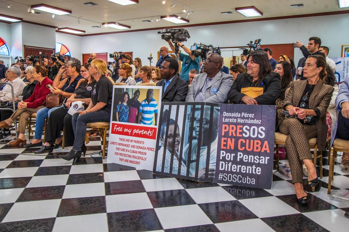 Funcionarios de EEUU piden en Miami la liberación de las presas políticas en #Cuba elnuevoherald.com/noticias/ameri… @ngameztorres