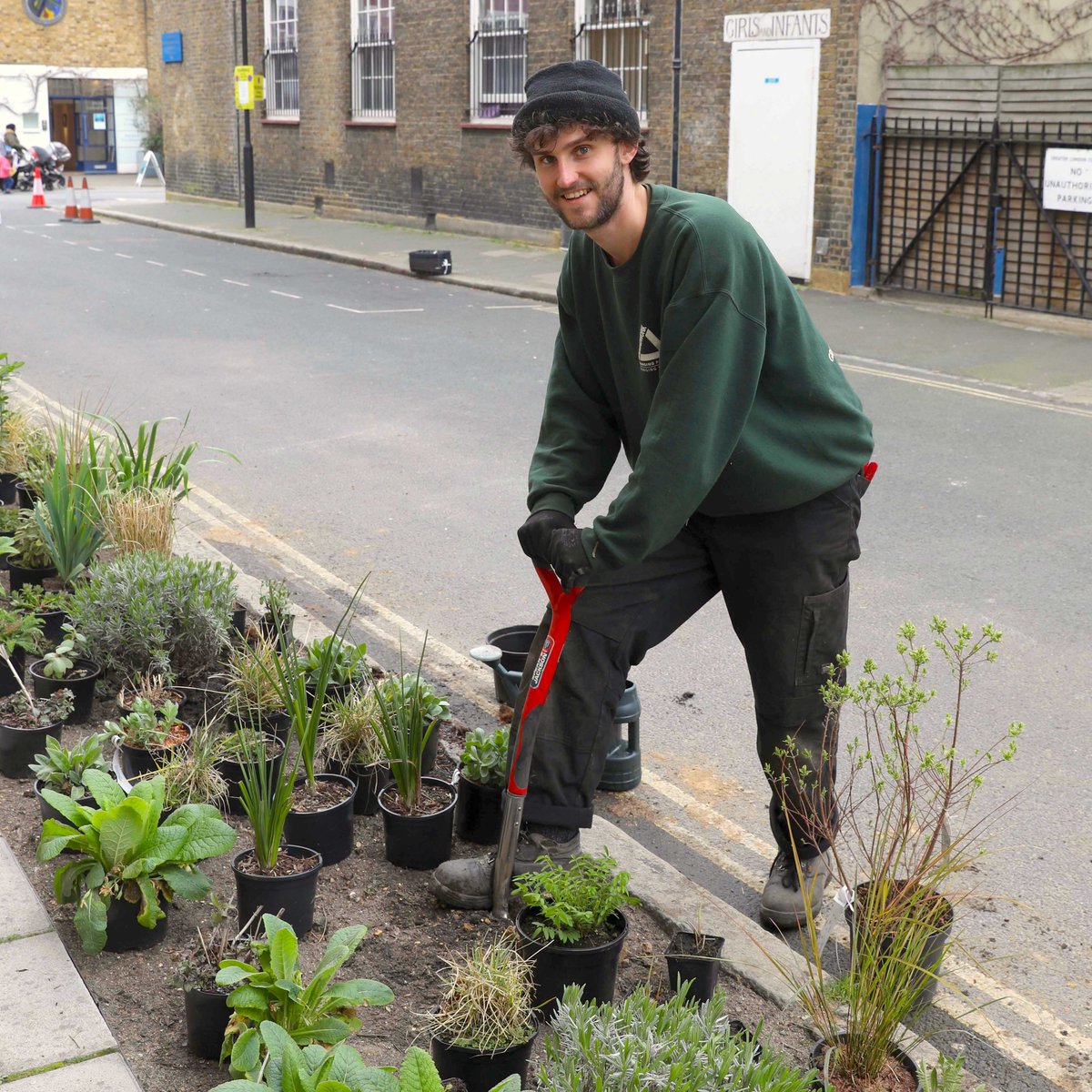 #CommunityGardenWeek provides a bloomin' brilliant opportunity to shout out all the green-fingered #volunteers who've helped us brighten up Waterloo's roads. 🌿 You'll find their handiwork across our pocket parks on Baylis Road, Blackfriars Road and Hercules Road.