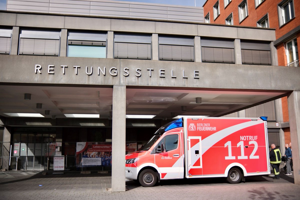 Digitaler, schneller, sicherer – Vivantes und @Berliner_Fw übertragen jetzt Patientendaten direkt vom Rettungswagen in die Klinik. Bevor der #Notfallpatient ankommt, sind seine Daten schon da. Das spart Zeit & verbessert die Patientenversorgung Mehr: tinyurl.com/r3237n5z