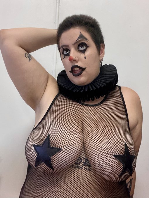 Do you like clown girls with big tits? 🤡🖤⭐️ https://t.co/it4QMROQoY<a href="/tag/clowngirl"class="tags"><span>#clowngirl</span></a>