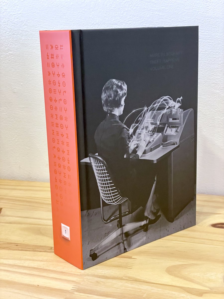 Mathemarium's tweet image. Consultable sur demande au Mathemarium , l'incroyable (double) livre #ShiftHappens sur l'histoire et l'évolution des claviers.