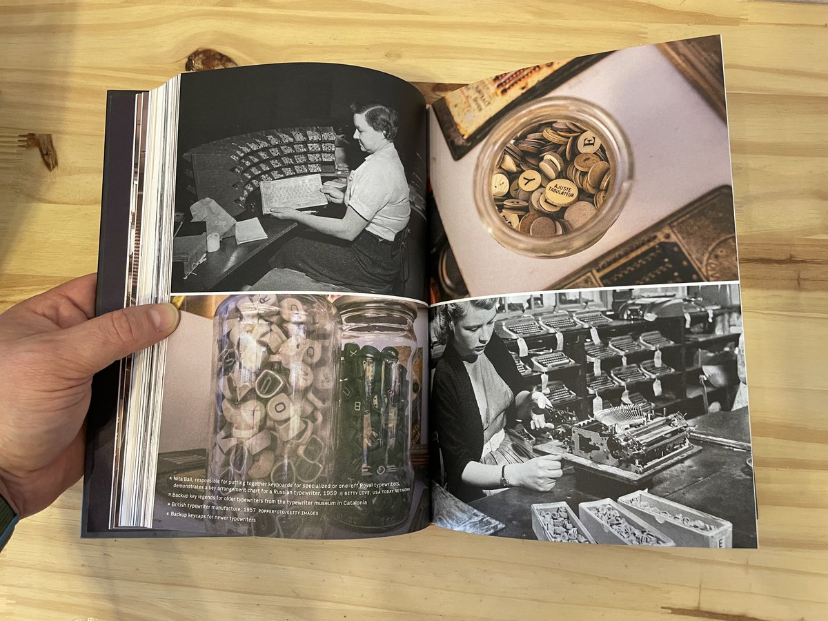 Mathemarium's tweet image. Consultable sur demande au Mathemarium , l'incroyable (double) livre #ShiftHappens sur l'histoire et l'évolution des claviers.