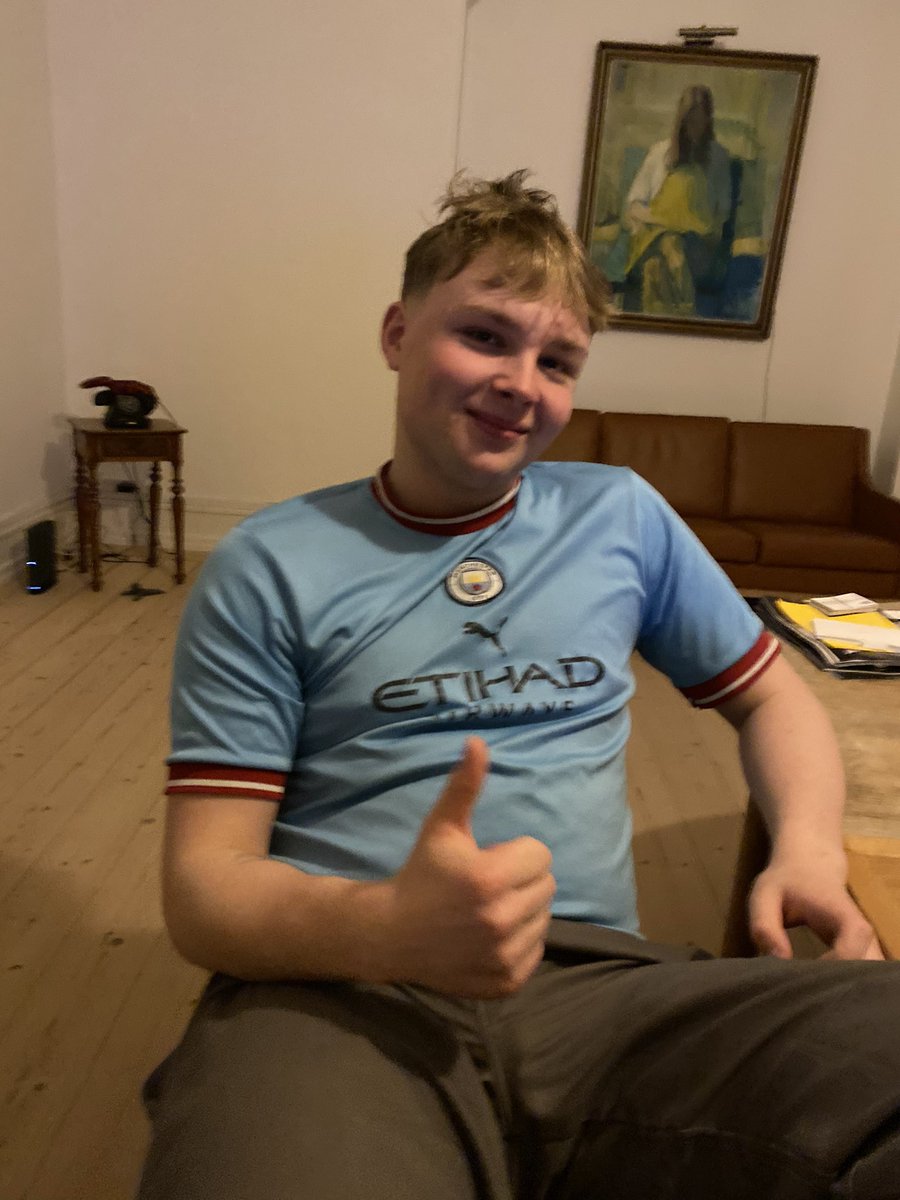 RumleKris's tweet photo. Elsker når jeg får en thumps up af homie på en dårlig dag https://t.co/hLZ9elaehP