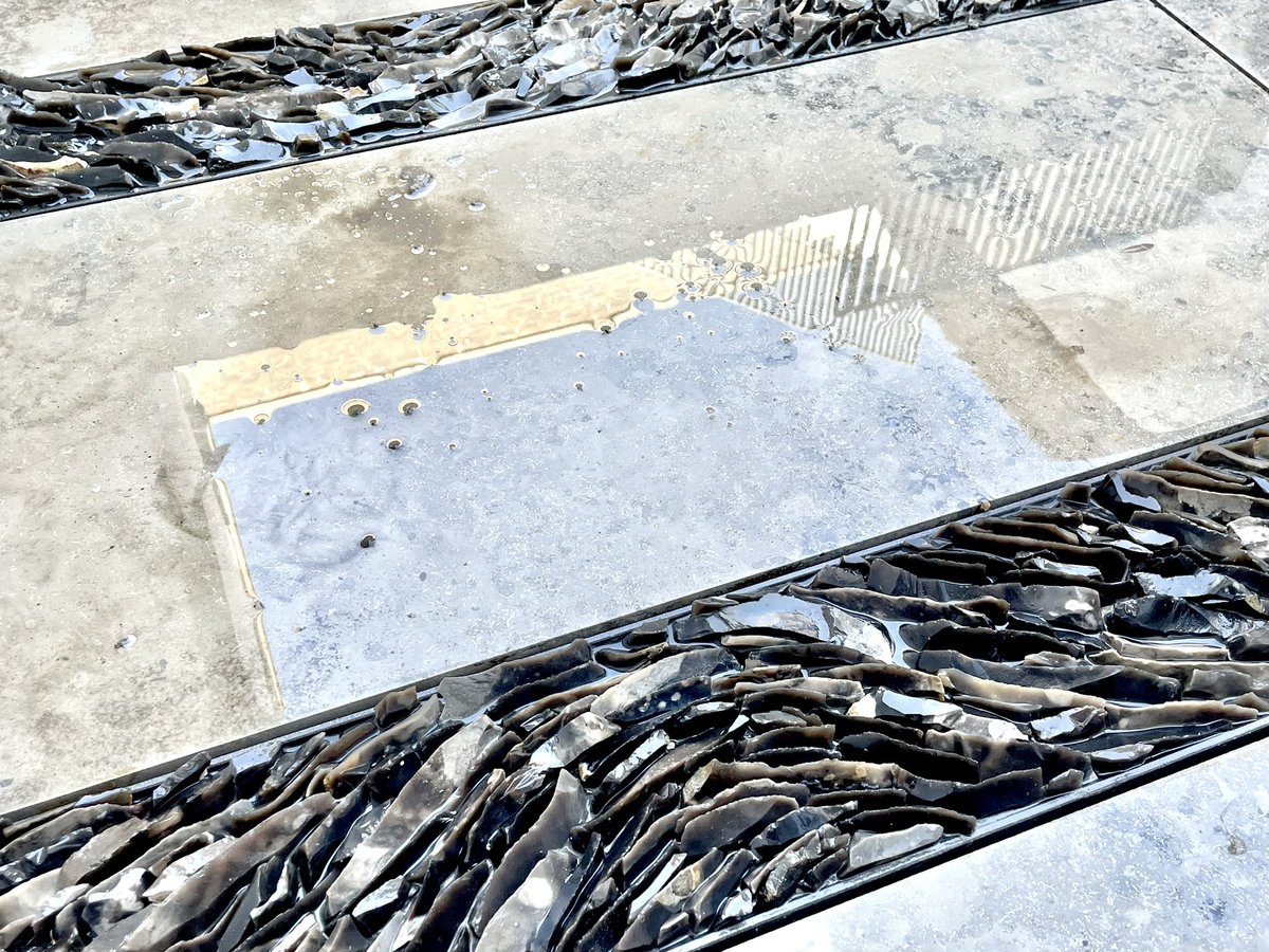 flintmancompany's tweet image. Is that hope I see reflected in the stone? Bored of the rain now, need Spring and warmth on my body. #flintfriday #flint #gallet #river #dryriver #japan #sussex #downlandspring#knappedflint#flintknapping #flintknapper #flintwall #flintwork 
#architecture
