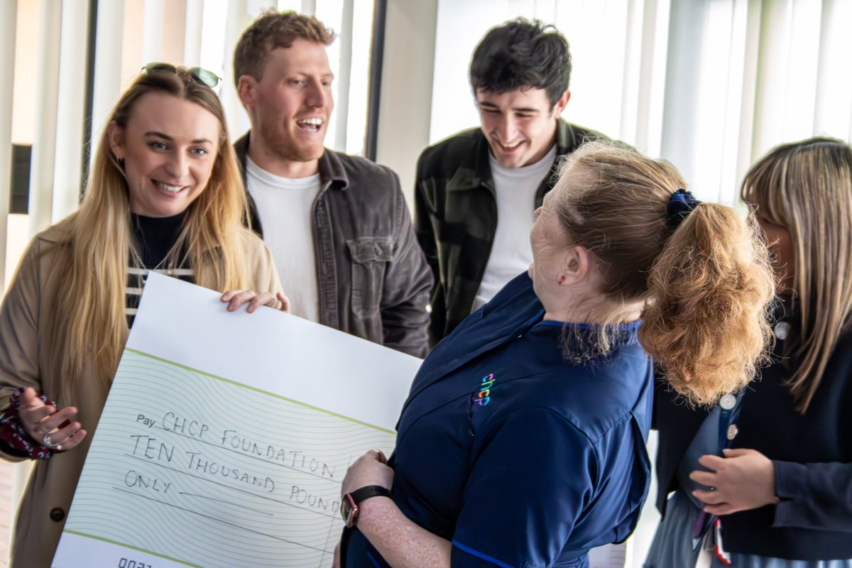 “You guys were a godsend”; the family of Kate Smart have raised £10,000 as a thank you to the nurses who cared for her at home in her final days. 🩵 There’s more about this lovely story on our website here 👇chcpcic.org.uk/articles/famil… #CHCP #communitynursing #support #care