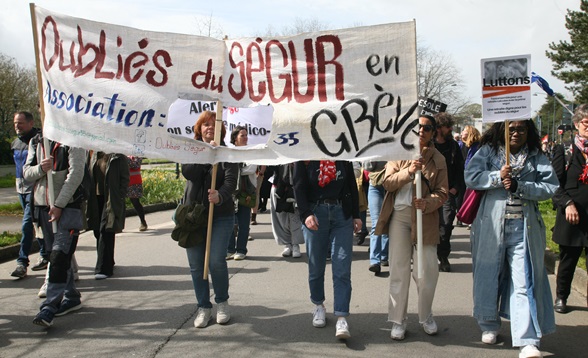 Partout en France, les professionnels du social et médico-social réclament des moyens pour soutenir un secteur qui n'arrive plus à répondre aux demandes des usagers, et que les salariés quittent. Reportage à la manif de Rennes. Par @GuillerAudrey lemediasocial.fr/travail-social…