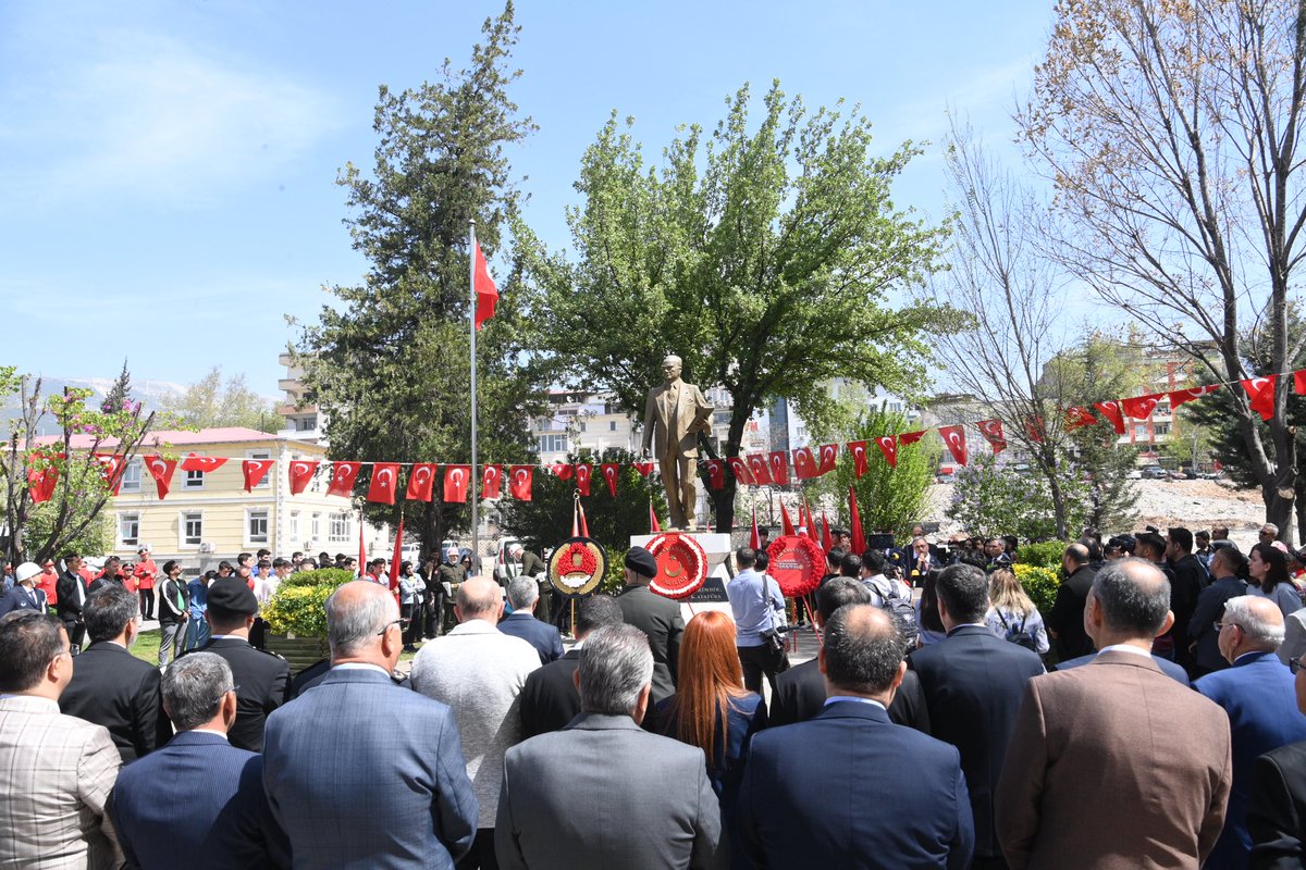 Türkiye Büyük Millet Meclisi tarafından Kahramanmaraş'ımıza 'İstiklal Madalyası' verilişinin 99. yıl dönümünde bizlere bu toprakları vatan kılan ecdadımızı ve tüm şühedamızı rahmet, minnet ve şükranla anıyoruz. 5 Nisan Madalya Günü’müz kutlu olsun. 🇹🇷