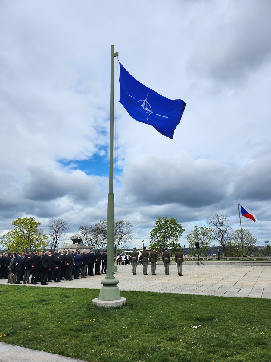 "Za všechny úkoly, které plníte, a které zvládáte skvěle, si zasloužíte náš vděk."

Ministryně obrany Jana Černochová z ODS na Vítkově oceňuje příslušníky aktivních záloh. Ty slaví 20 let od svého vzniku.

<a href="/iROZHLAScz/">iROZHLAS.cz</a> <a href="/Radiozurnal1/">Radiožurnál</a> <a href="/CRoPlus/">Český rozhlas Plus</a> <a href="/ObranaTweetuje/">Ministerstvo obrany</a>