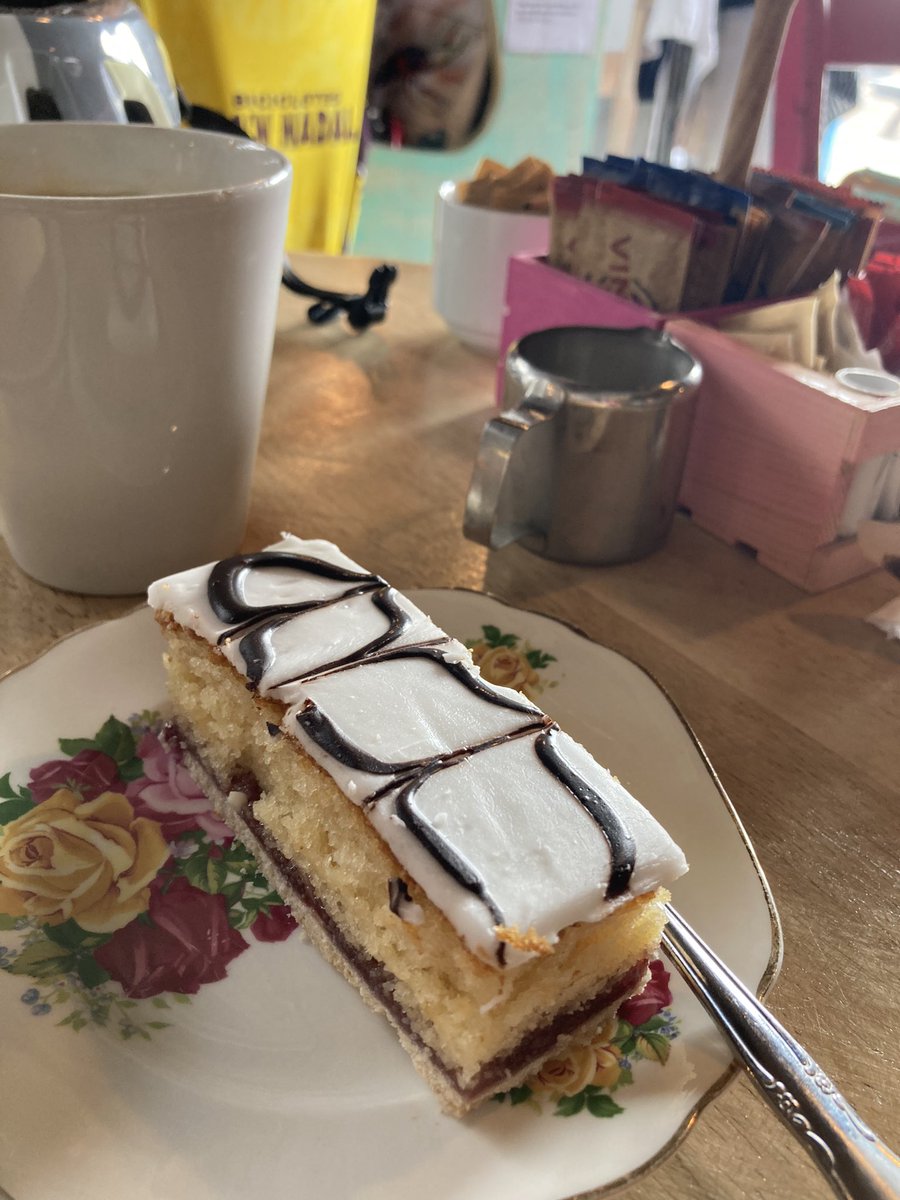 Friday cake this week is a large Bakewell slice 👍 ride out to the Lazy Shack on Hythe beach for this one , tidy tailwind getting here , might be a challenge getting home ! 🍰🚴🏻💨 #FridayCake #bikelife