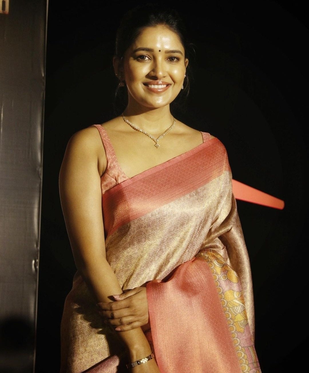 GKZNrBDbsAAEMB2?format=jpg&name=large