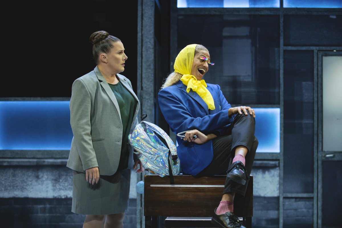 Everybody's talking about these new photos from the @JamieMusical tour whatsonstage.com/news/everybody…