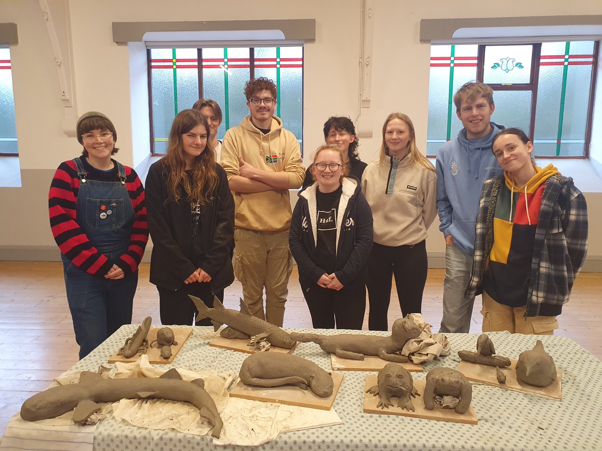 Digwyddiad crochenwaith Afonydd Menai gwych gyda’n gwirfoddolwyr, yn creu’r holl greaduriaid rhyfeddol sydd ar hyd ein afonydd. A great Afonydd Menai pottery event with our volunteers, creating all the wonderful creatures that can be found along our waterways.