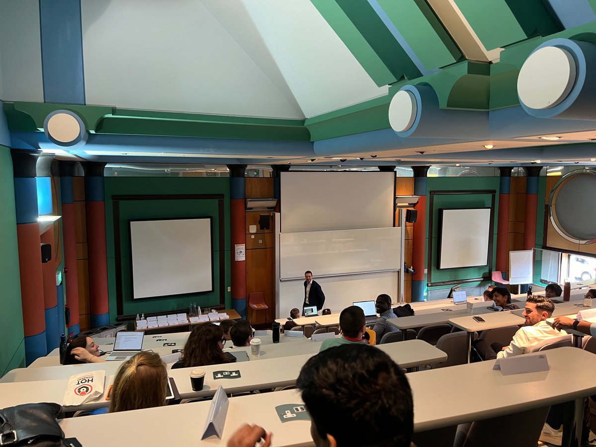 Thanks so much Paulius Motiejunas for kickstarting the last teaching week for our @Cambridge_Uni 2022 Executive #MBA students, talking about the fascinating @EuroLeague and your experiences. And a big thanks to @LinasKojala, Maria Prus & the #EMBA team for organising.