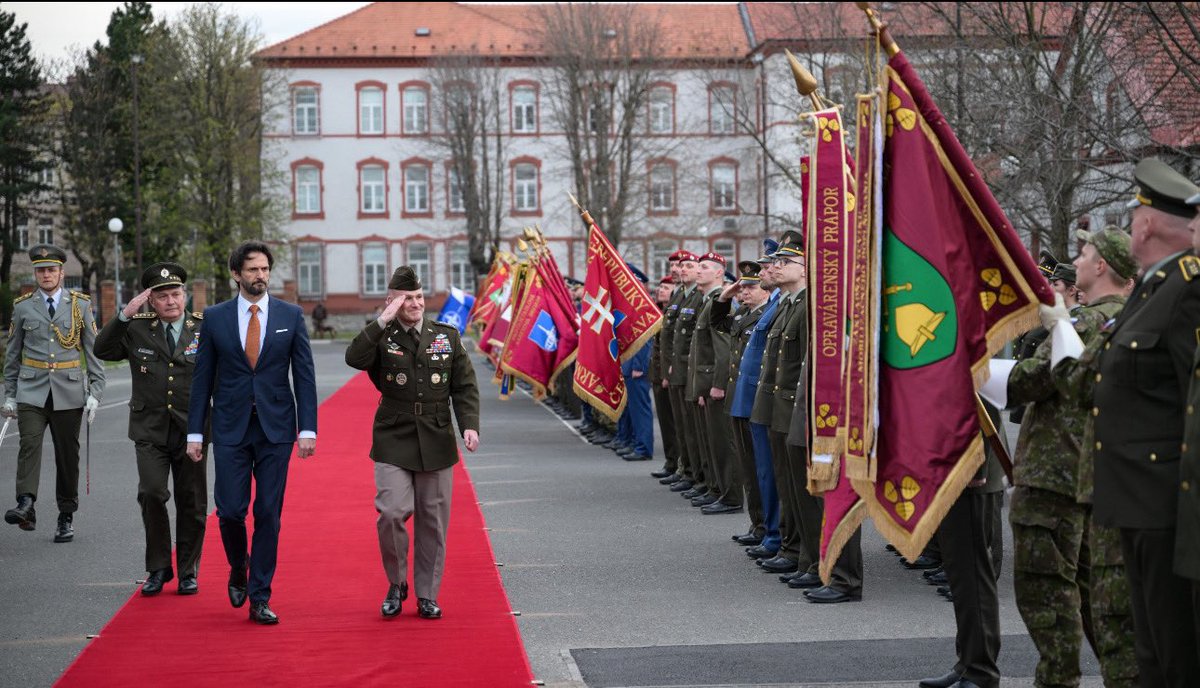 #ICYMI: 🇸🇰🤝🇸🇮🤝🇺🇸 Gen. Christopher Cavoli, USEUCOM & Supreme Allied Commander Europe, commended Slovakia & Slovenia's vital contributions to @NATO during his recent visits. Their commitment to military modernization & defense capabilities strengthens our Alliance. #WeAreNATO…