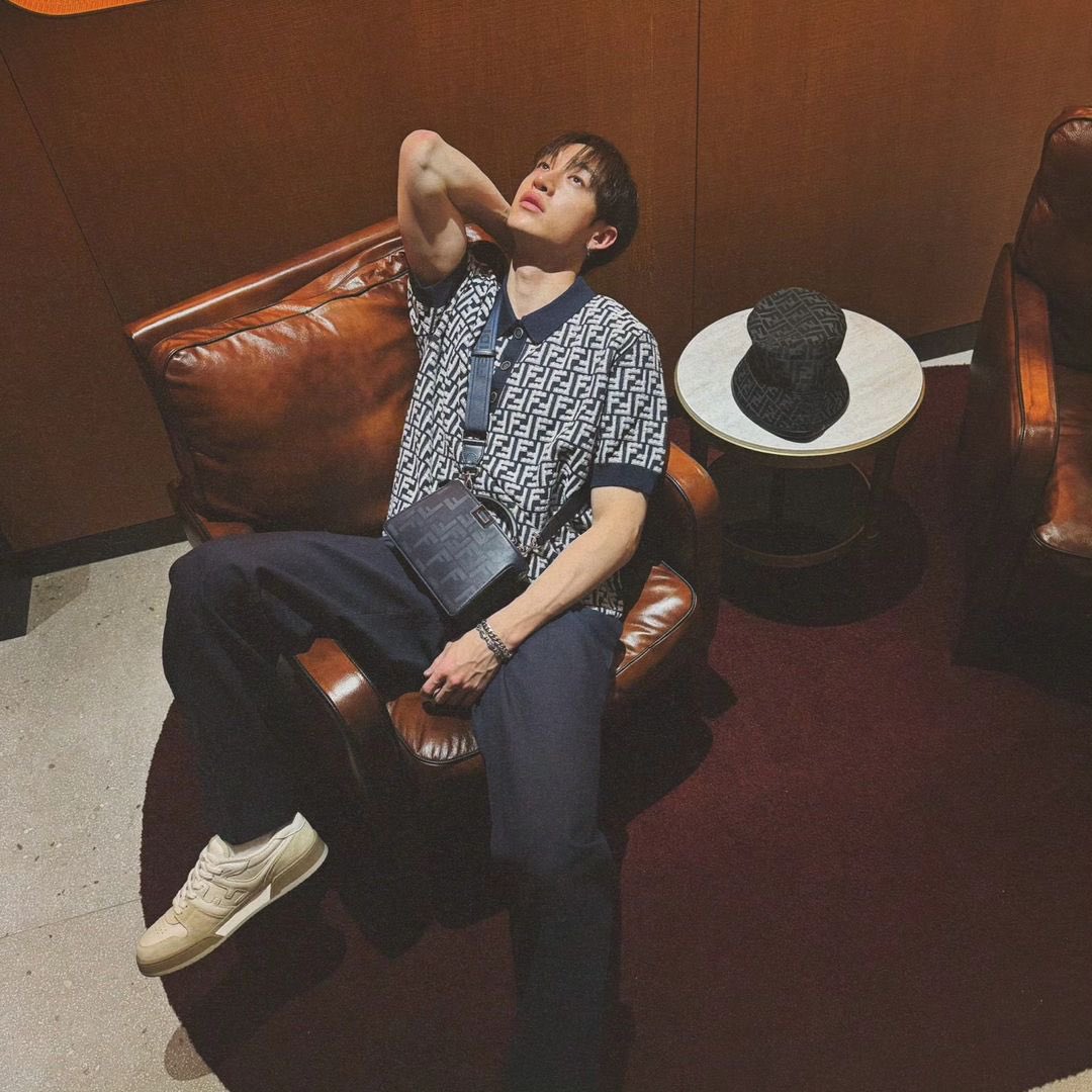 gnabnahc_c's tweet photo. hey @Fendi what’s good? https://t.co/71SKyjKQK2