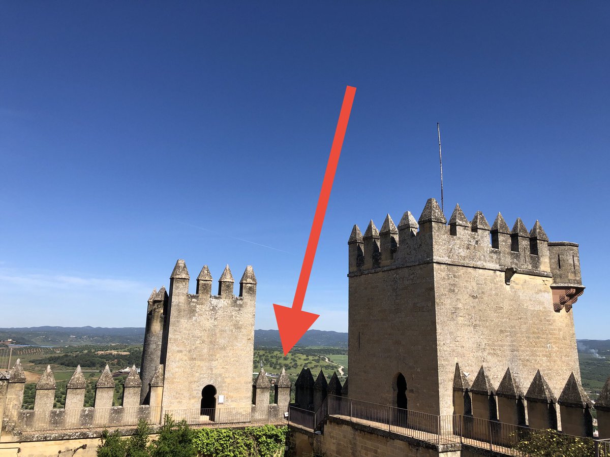 Enjoyed reading @d_gray_writer Extra Time on flight home y’day including chapter on ‘Spotting a ground while on holiday’. 2 for me: Estadio Municipal Nuevo El Arcángel in Cordoba (looks better from inside apparently) & Campo de futbol de Almodóvar del Río from castle battlements