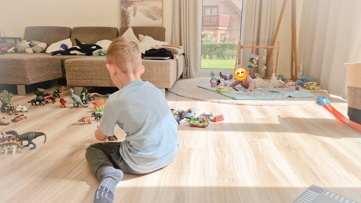 2 Kids at home because the Kindergarten has a day off... => Chaos 😅