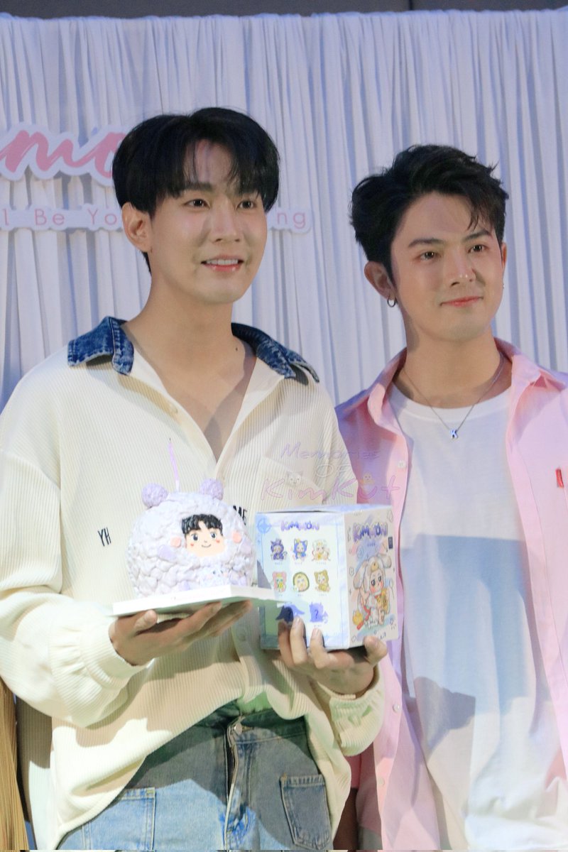 ไม่มีของขวัญจะให้ เอาหัวใจเราไปแทนได้ป่าว 💜🩷
#Kimmonwillbeyourblooming 
#ขุณขิมมอญ 
#คัทธนวัฒน์
#คิมคัท
#KimKut