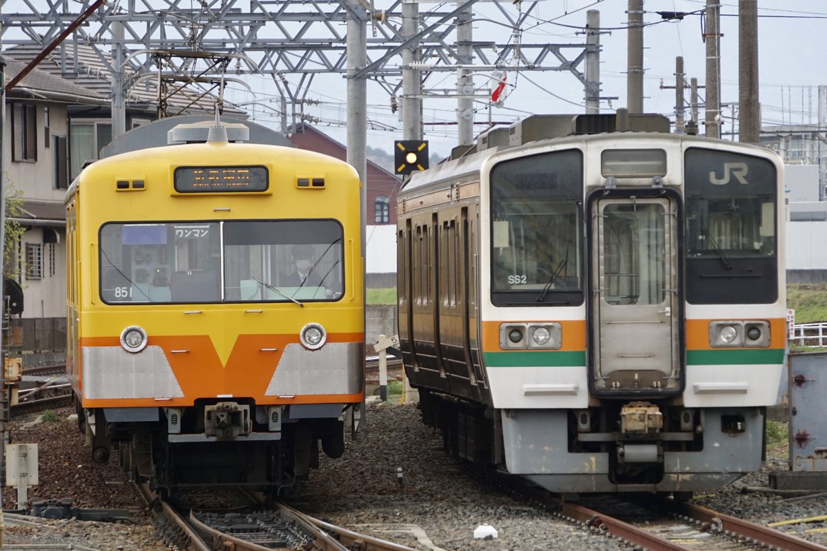 三岐鉄道 三岐線 851Fと211系の並び