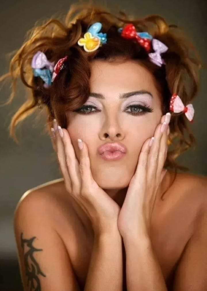 Hayat..👈
Zeytinin yağını çıkarıp..😉
Sonrada o yağı,
Tekrar zeytinin
üstüne döküp yemek,
kadar enteresan..😎

#sigara
#5Nisan #Cuma
#CumamızMübarekOlsun