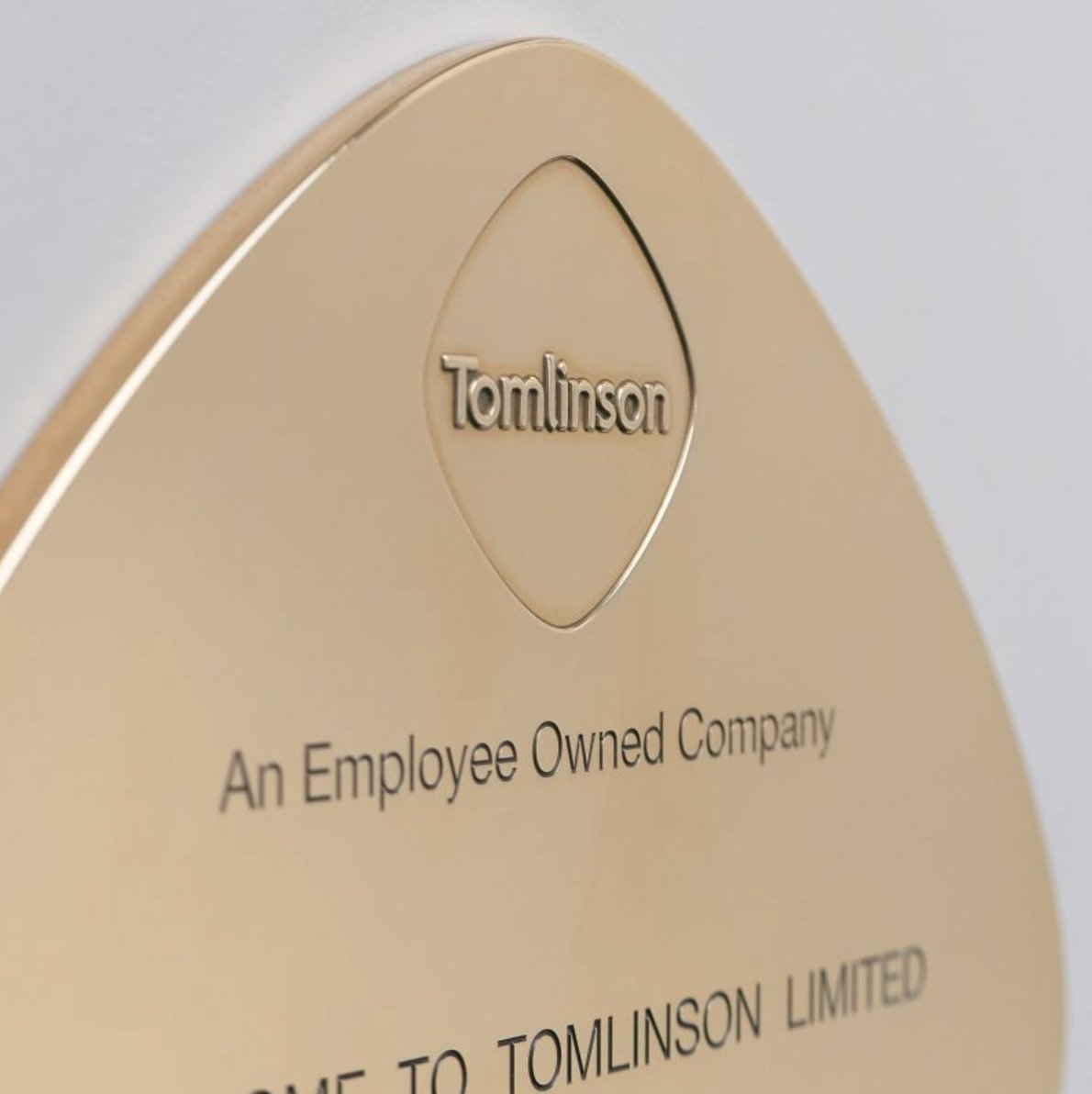 As well as #dies, we also manufacture #brass #plaques here at Tomlinson’s. Here’s the one that greets visitors that come to our #Leicester #manufacturing premises!

#CNC #dies #flatfoil #hotfoilstamping #foilblocking #Tomlinsonlimited #diemaking #experts #EO #EmployeeOwned