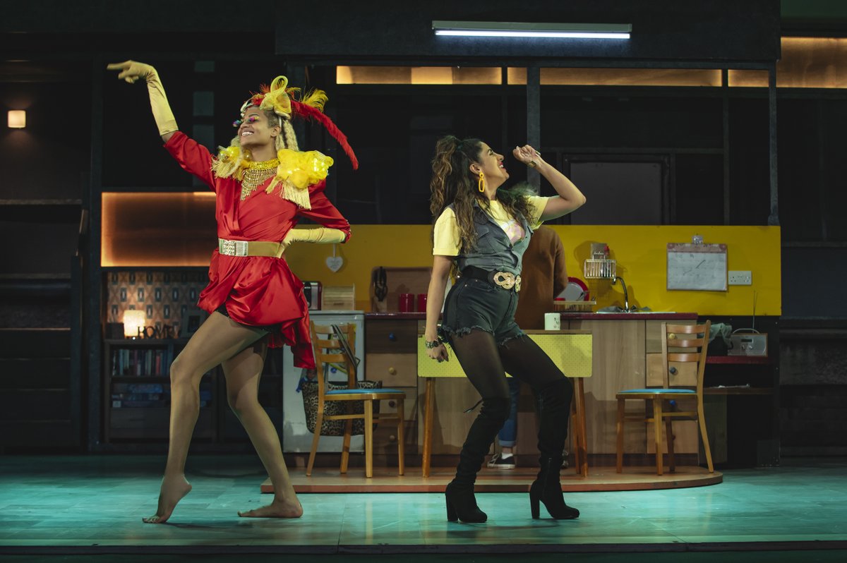 🎭FIRST LOOK🎭 - Pictures released of @keviclifton @SamBaileyREAL and @SejalKeshwala as they join the UK Tour of @JamieMusical 📸Matt Crockett 🎟️everybodystalkingaboutjamie.co.uk