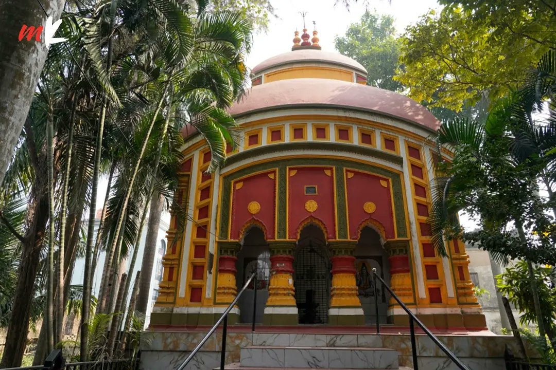 TT_My_Kolkata's tweet photo. Four Shiva temples with terracotta plaques in Tollygunge are some of the very few terracotta temples of Kolkata and are definitely worth a visit.
Read more: https://t.co/Z2ARoeS7U5
#HeritageTour #HeritageStructures #Architecture #HinduTemples #Temples #Kolkata #MyKolkata https://t.co/mwVoK4Gylg