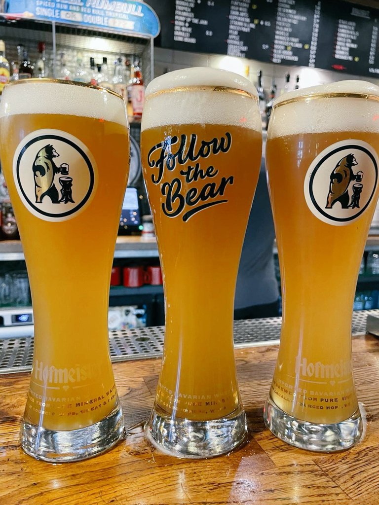 Who says three's a crowd! Hofmeister Weisse beer at The Cane & Grain, Manchester. Those glasses are pretty special 👌🏻 #FollowTheBear