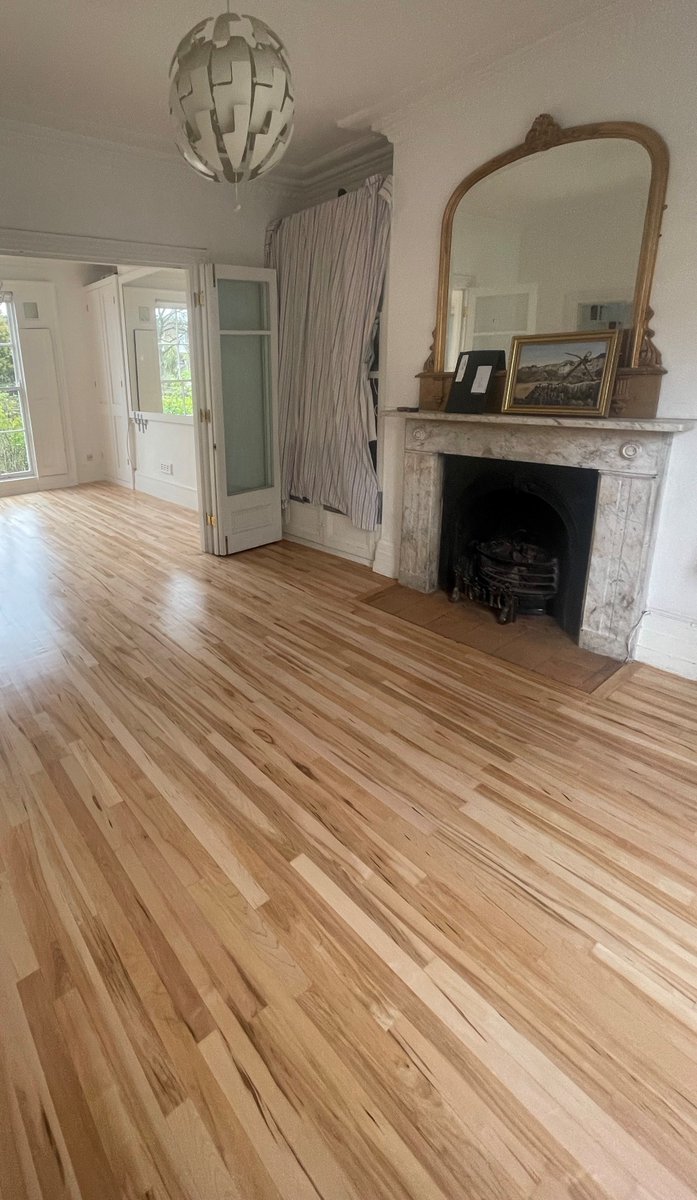 Middxflooring's tweet photo. Did you know that we offer a sanding &amp; sealing service which is essential to maintaining hardwood floors beauty &amp; durability
Below is a recent job in London which bought life back into this lovely wooden floor

#sandandseal #woodenfloor #sandingfloors #floorsandingandpolishing https://t.co/JS3o1o7GVi