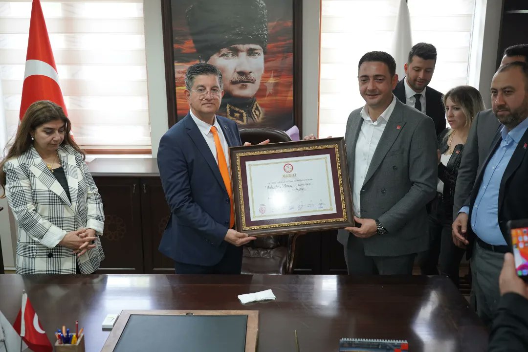 drbahadiramactr's tweet photo. Mazbatamızı aldık. Hizmet odaklı, insan odaklı, merkezimizde sadece siz kıymetli hemşehrilerimin olacağı 5 yılımız başladı. 

Bizleri bu göreve layık gören değerli hemşehrilerime ve kıymetli yol arkadaşlarıma teşekkür ediyorum.

#DrBahadirAmac
#DörtyolBelediyeBaşkanı https://t.co/6rZHPiHiQ5