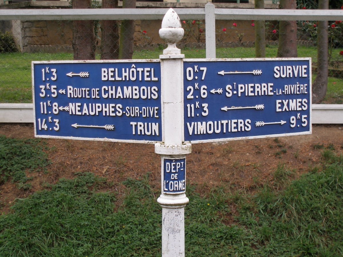 Signpost in the département de l'Orne, France #fingerpostfriday