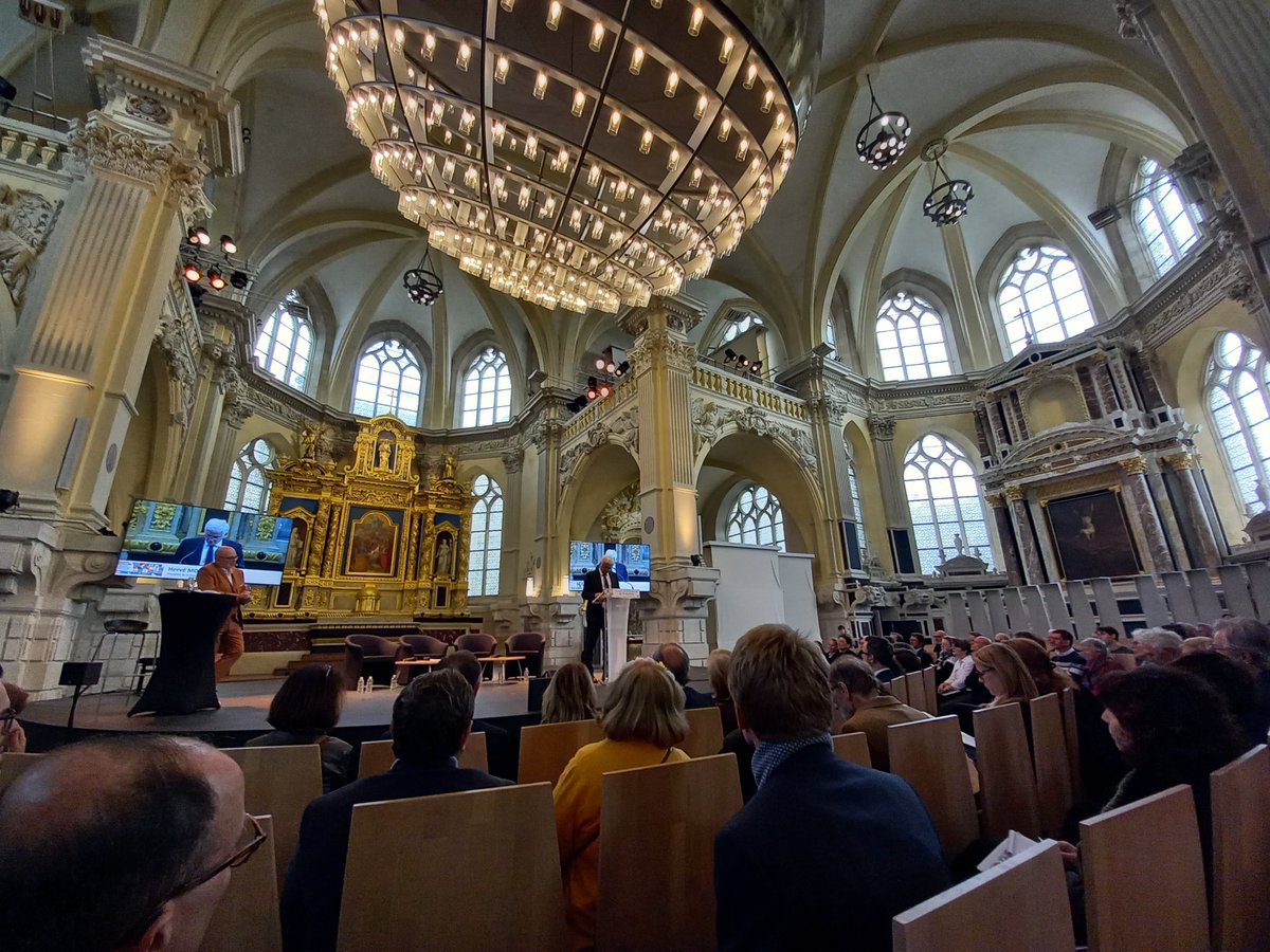CAPEB76's tweet photo. La #capeb de Seine-Maritime participe aux assises du Patrimoine de #Normandie à la  Chapelle Corneille à Rouen. L'occasion d'évoquer des projets de développement culturel et economique où les #Artisans du bâtiment formés et qualifiés ont leur place. https://t.co/OYwRP40IuK