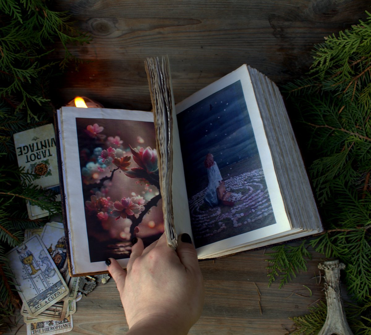 MemoryKeeper9's tweet image. This magical A5 book is made entirely by hand in keeping with the magical art of making these books. The sheets are bound using the ancient technique of needles and threads, covered in beautiful suede, locked with a padlock and a key included
memorykeeper.store/products/blue-…