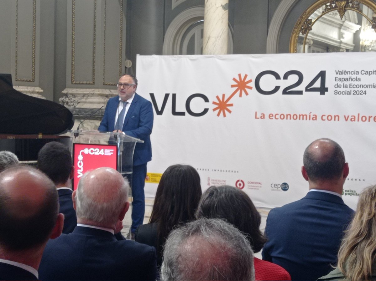 @mjosecatala @empleogob @generalitat @valenciactiva_ @concoval @CEPES2 @CIRIEC_Esp @FEVECTA @iudescoop @CEGEA_UPV 🔶️ El presidente de @concoval da a conocer la agenda de eventos de #VLCC24, disponible en la web oficial de la capitalidad, y hace hincapié en el papel del tejido cooperativo y del #TercerSector para lograr un crecimiento justo, #sostenible e inclusivo.