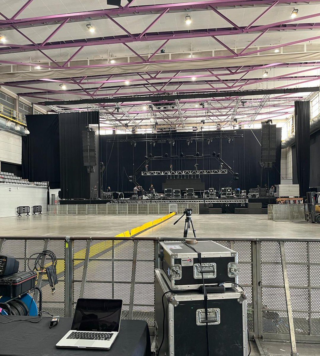 🚨 First images of the stage 🚨