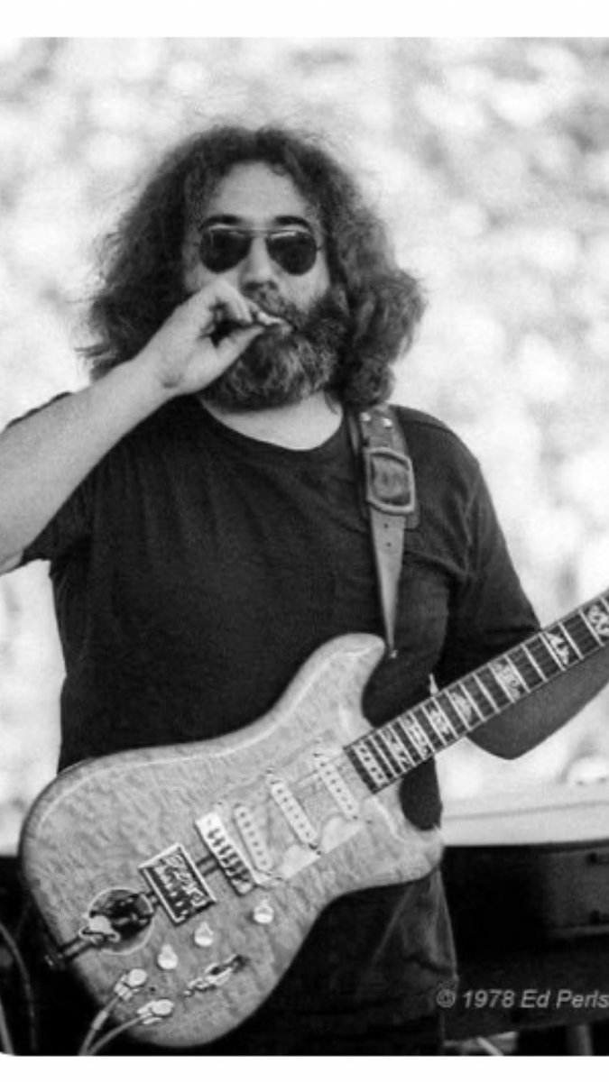 🌹TJIF Happy Friday Deadheads 😊 peace ✌️🕊️🐬🎸🌻💀🥀❤️🎶😎