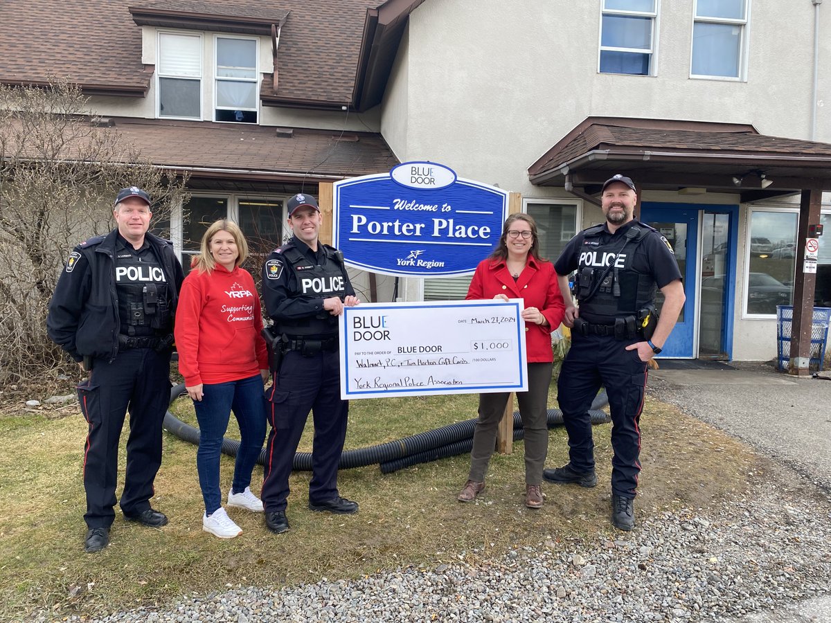 #FeelGoodFriday! Special thanks to our members who donated $1,000 in gift cards to support @BlueDoorSupport's Porter Place Men's Shelter. Porter's Place is the only-year round men’s emergency housing in #YorkRegion. Learn how you can help: bluedoor.ca/ways-to-give/