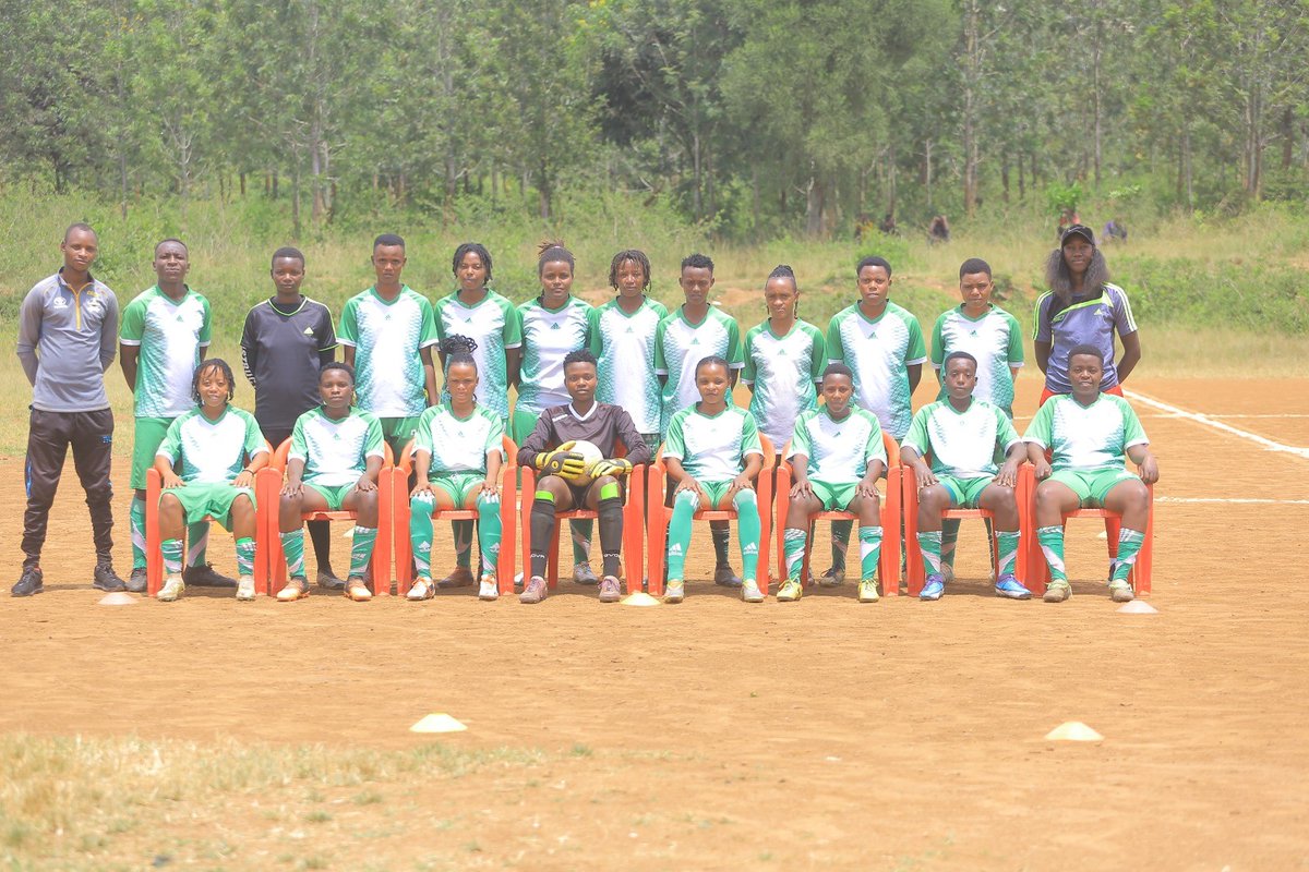 INDAHANGARWA WFC yo mu karere ka Kayonza i Kabarondo,ikipe ikizamuka mu cyiciro cya 1 itsindiye kujya muri 1/2 cy'igikombe cy'amahoro 2024.Ibi yabigezeho nyuma yo gukuramo INYEMERA WFC y'akarere ka Gicumbi kuri uyu wa 3 tariki 3/4/2024.Ibyishimo byari byose ku bakinnyi n'abafana.