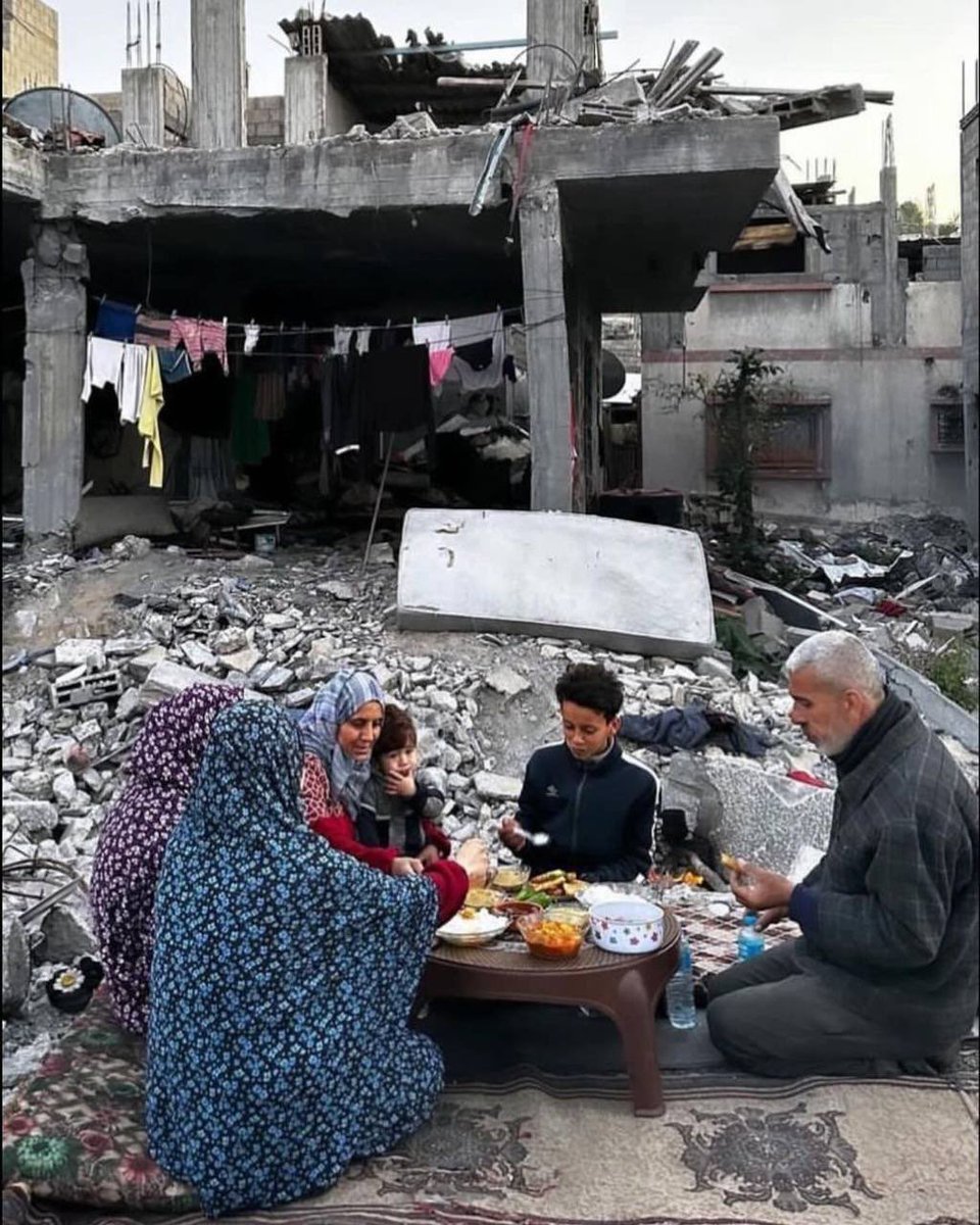 Aishwrites_'s tweet photo. To my Palestinian Brother,Sister, Childrens &amp; My old people I hope and pray that y'all spend Ramadan 2025 at your houses living freely and peacefully without interference of Israel or any Evil soul.Please forgive us for not being a help for you people
#JummaTulWida #Ramadan2024 https://t.co/OGOIBGEURE