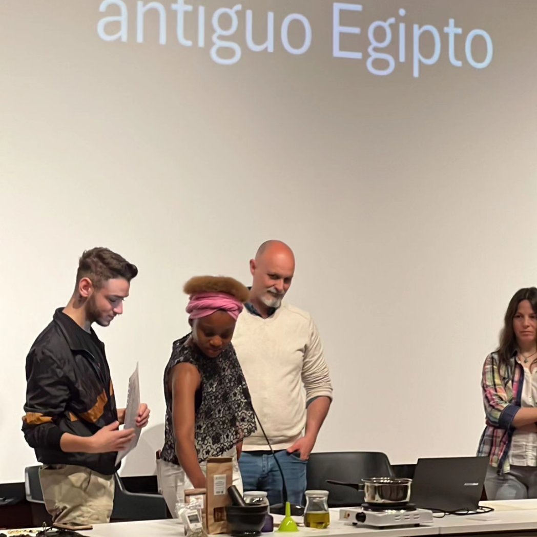 Hoy hemos acogido en el @museoiberojaen un taller de peluquería y cosmética en el Antiguo Egipto que ha estado impartido por la asociación @aetwitte 
¡Gracias por sumar nuevos conocimientos y actividades a nuestro museo!

#VenAlÍbero #VenAlMuseo 
@culturayPHJaen @CulturaAND