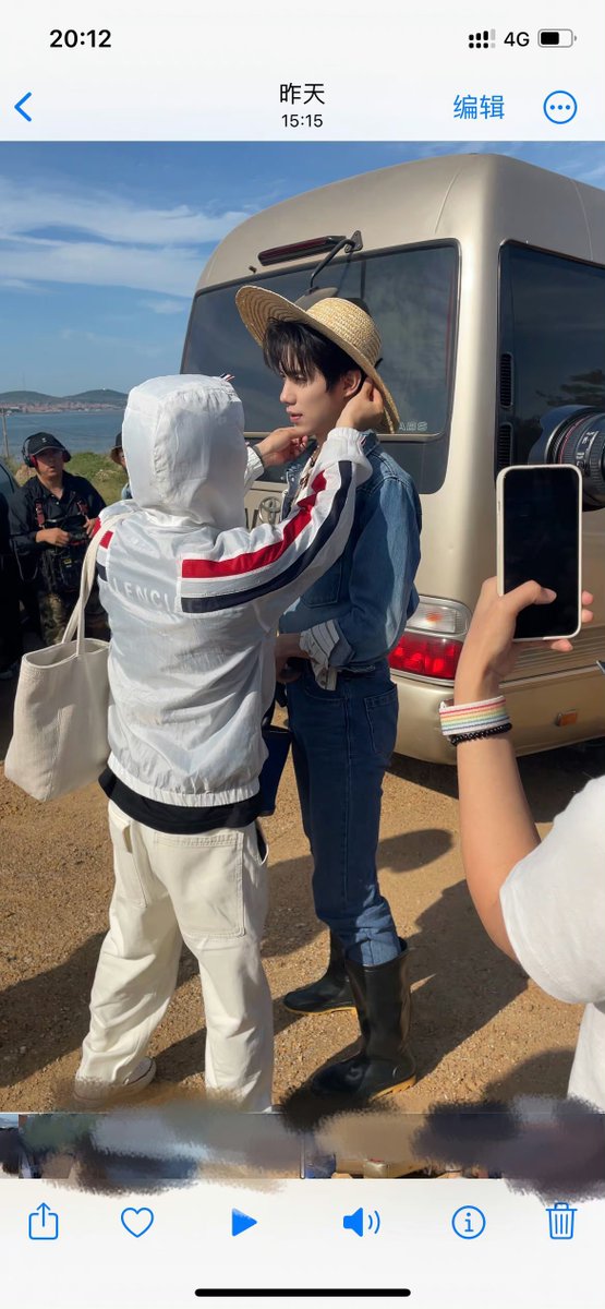 Googgigg7's tweet photo. (◞ꈍ∇ꈍ)◞💕 กลัองสดไม่มีการแก้ไขภาพจากคุณ 发型师刘伟 
เด็กน้อยกับหมวกฟางน่ารักมาก～🥰

#หลัวอีโจว #LuoYizhou #罗一舟 https://t.co/ypxIBOd8vO