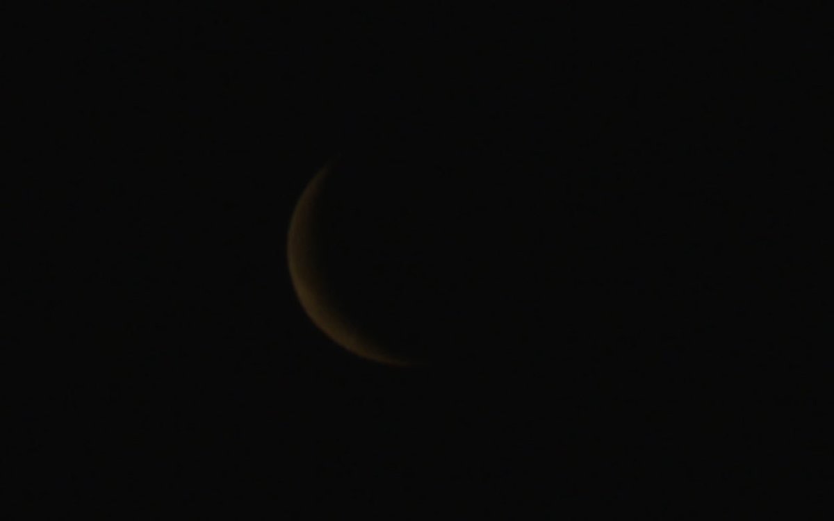erick_ferris's tweet photo. Check out the #moon earlier! Same time, just a little iris adjustments ;) #AprilMoon 🌙🤗 https://t.co/sid6pghfkO
