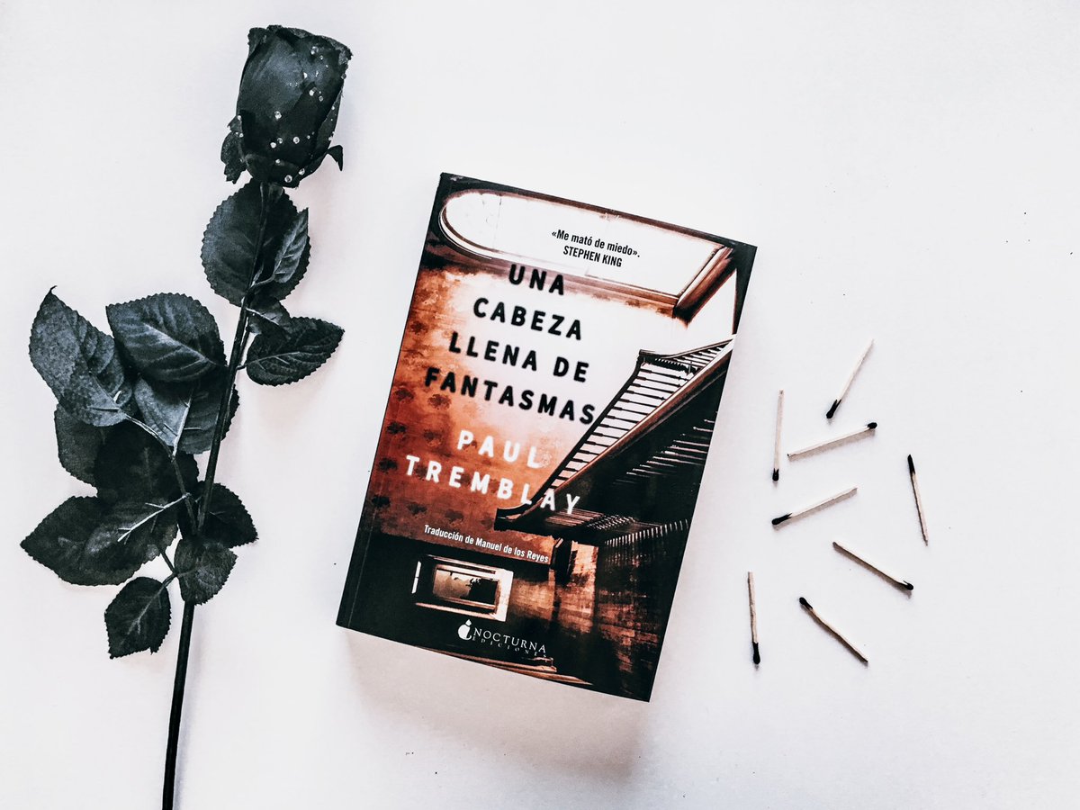 Ganador del Premio de Novela Bram Stoker, #UnaCabezaLlenaDeFantasmas (@paulGtremblay) es un libro fascinante que combina el terror con el misterio, el drama familiar y la crítica a la sociedad del espectáculo en la estela de #ElResplandor, #LaMaldiciónDeHillHouse y #ElExorcista.