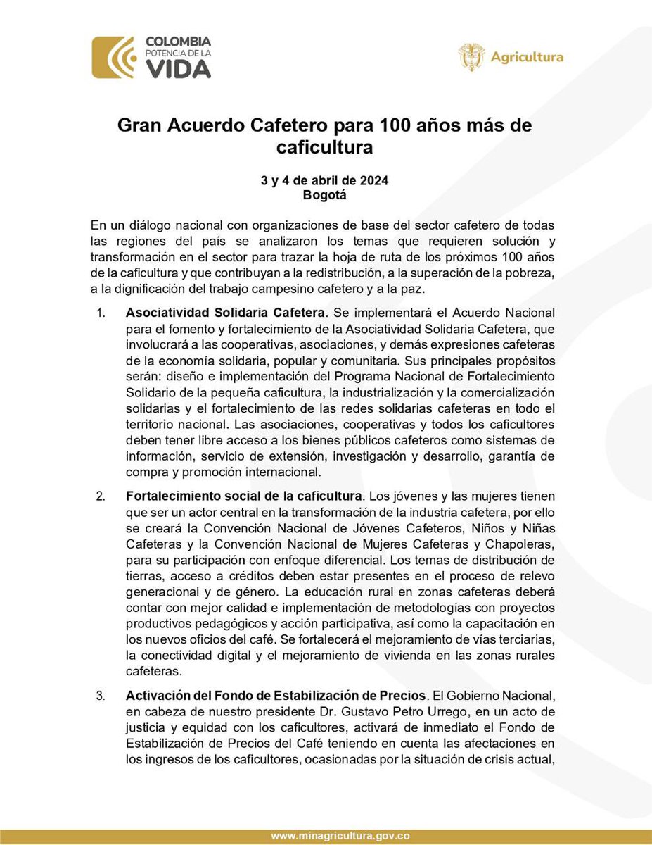 MinAgricultura's tweet image. ¡Este es el Gran #AcuerdoCafetero! ☕️📜 
Este documento será la hoja de ruta del sector, que busca renovarse y articular diferentes frentes para que la caficultura renazca con el brillo que merece. 👩‍🌾👨‍🌾 Con el respaldo del #GobiernoDelCampo, las montañas colombianas reverdecerán…