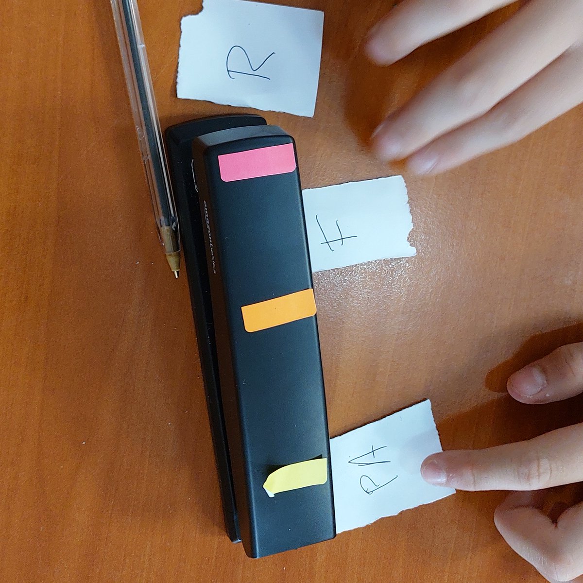 liacesar_etopia's tweet image. A finales de marzo, dentro de #Aulia, miembros del proyecto Faraday llevaron al CPI Maestro Monreal de Épila un taller experimental para aprender sobre las palancas dirigido a alumnado de 5º y 6º de Primaria y de 1º de ESO. Con la colaboración de @FECYT_Ciencia  @CienciaGob