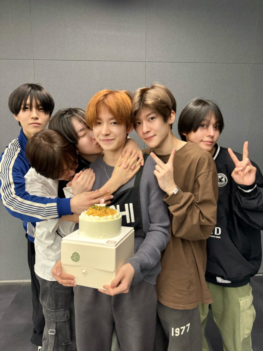 nctwishofficial's tweet photo. ˗ˏˋ ꒰ 🎂 ꒱ ˎˊ˗
SƱŔṖŔĪSƐ ṖΛŔŦY F♡Ŕ #YUSHI
#HAPPYYUSHIDAY #NCTWISH https://t.co/nD3CXwe5Nk